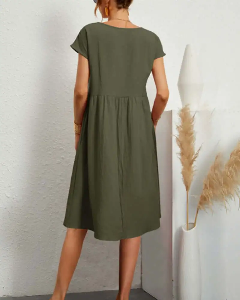 Loose dress with round neck