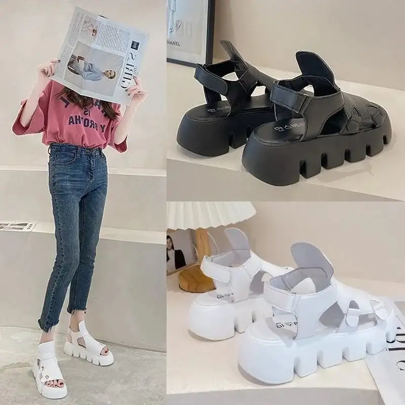 Airy platform sandals with velcro fastening