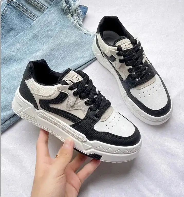 Women's sneaker with raised sole